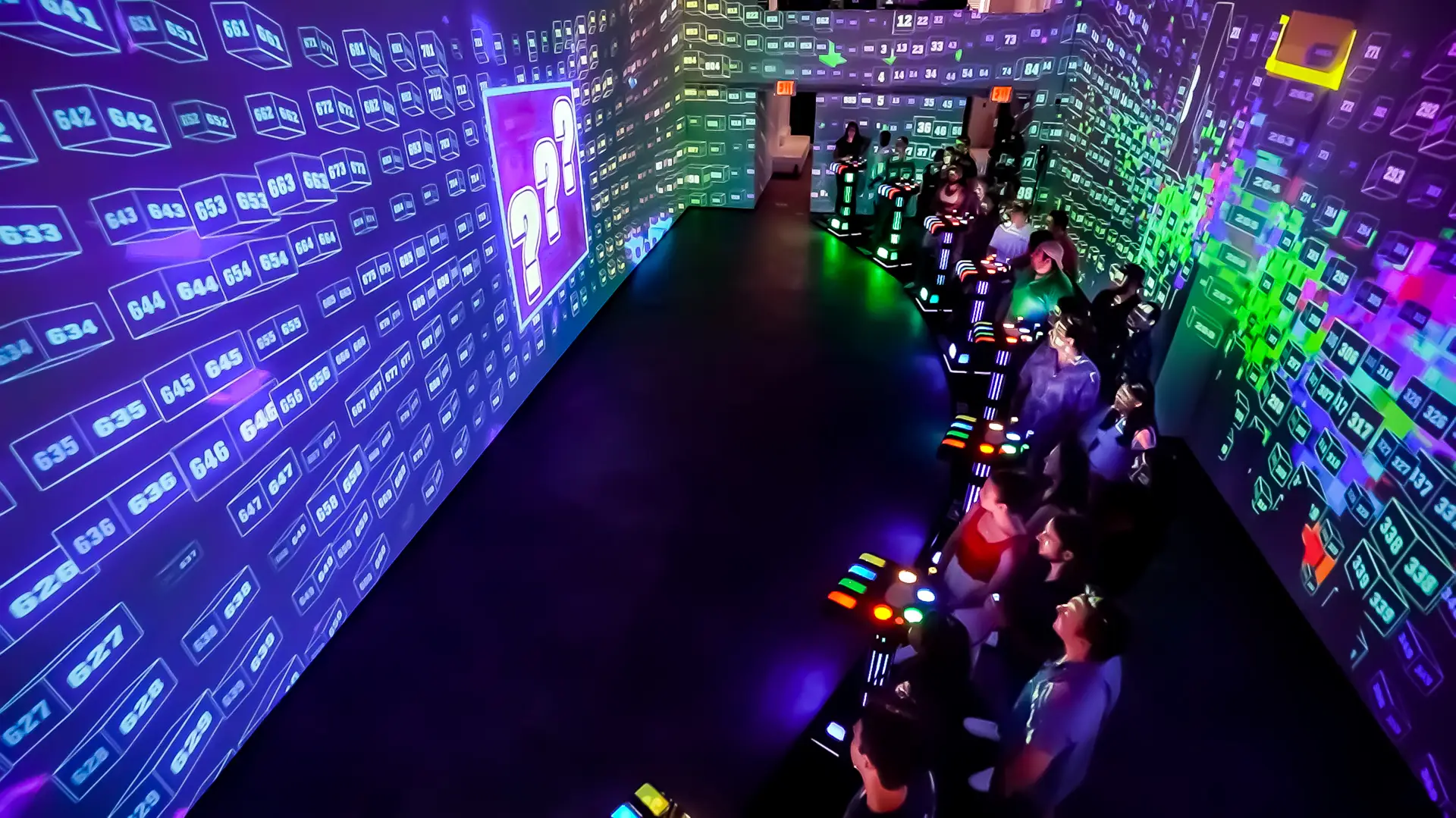 Game of 1000 Boxes venue — 360 degree LED room